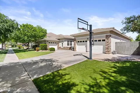 Exterior - 2826 E Washington Ct, Gilbert, AZ 85234 photo 2 of 10