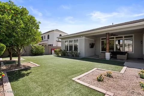 Exterior - 2826 E Washington Ct, Gilbert, AZ 85234 photo 6 of 10