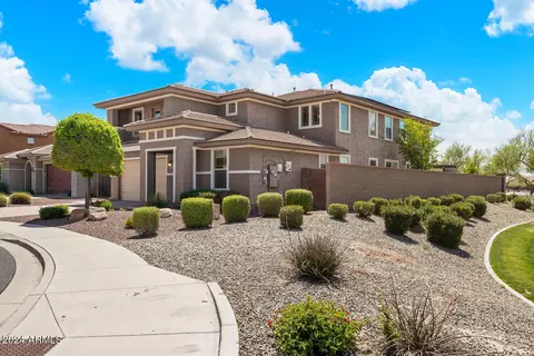 Exterior - 1067 E Oriole Dr, Gilbert, AZ 85297 photo 2 of 7