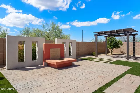 Exterior - 1067 E Oriole Dr, Gilbert, AZ 85297 photo 6 of 7