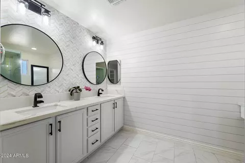 Bath - 1067 E Oriole Dr, Gilbert, AZ 85297 photo 3 of 4