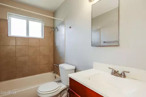 Bath - 7318 N 20th Dr, Phoenix, AZ 85021 photo 2 of 2