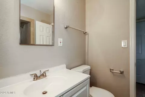 Bath - 7318 N 20th Dr, Phoenix, AZ 85021 photo 1 of 2