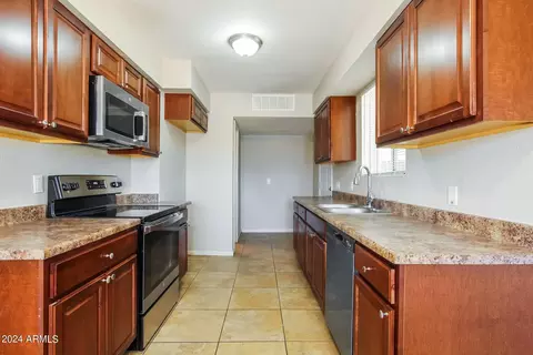 Kitchen - 7318 N 20th Dr, Phoenix, AZ 85021 photo 2 of 2