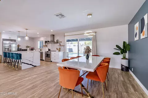 Dining - 6710 N 16th Dr, Phoenix, AZ 85015 photo 2 of 3