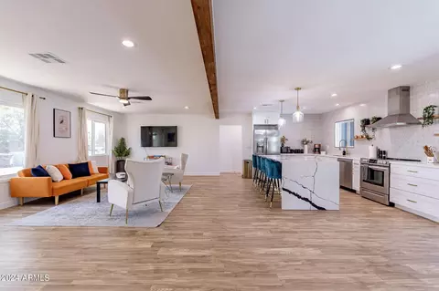 Dining - 6710 N 16th Dr, Phoenix, AZ 85015 photo 1 of 3