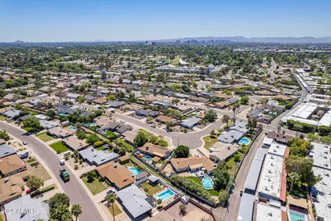 View/Area - 6710 N 16th Dr, Phoenix, AZ 85015 photo 6 of 7