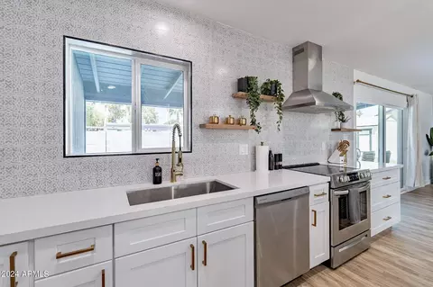 Kitchen - 6710 N 16th Dr, Phoenix, AZ 85015 photo 7 of 7