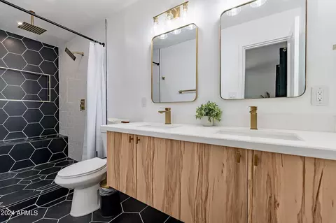 Bath - 6710 N 16th Dr, Phoenix, AZ 85015 photo 1 of 2