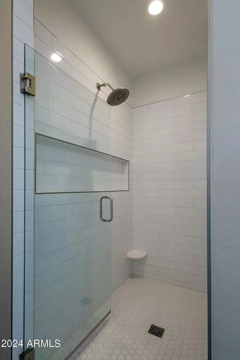 Bath - 4814 E Indianola Ave, Phoenix, AZ 85018 photo 1 of 5