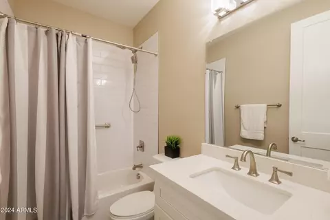 Bath - 4814 E Indianola Ave, Phoenix, AZ 85018 photo 4 of 5