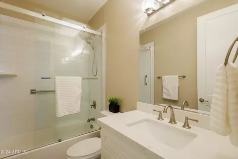 Bath - 4814 E Indianola Ave, Phoenix, AZ 85018 photo 5 of 5