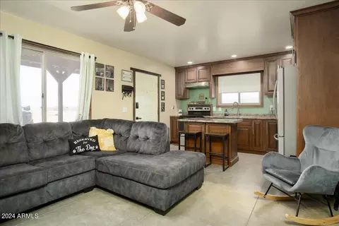Living - 10133 E Vineyard Dr, Hereford, AZ 85615 photo 3 of 3