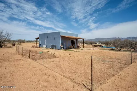 Exterior - 10133 E Vineyard Dr, Hereford, AZ 85615 photo 2 of 6