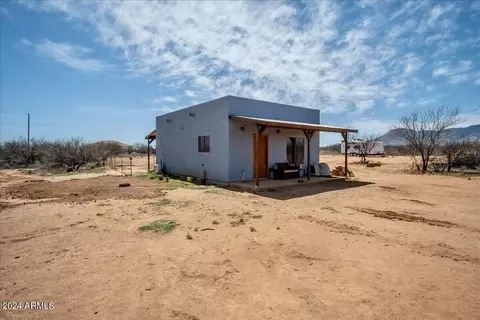 Exterior - 10133 E Vineyard Dr, Hereford, AZ 85615 photo 3 of 6