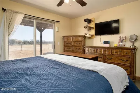 Bedroom - 10133 E Vineyard Dr, Hereford, AZ 85615 photo 2 of 3
