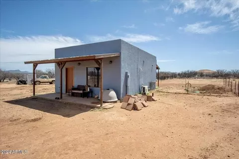Exterior - 10133 E Vineyard Dr, Hereford, AZ 85615 photo 5 of 6