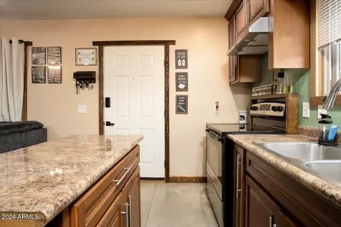 Kitchen - 10133 E Vineyard Dr, Hereford, AZ 85615 photo 4 of 4