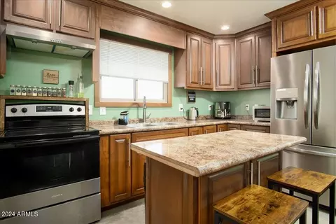 Kitchen - 10133 E Vineyard Dr, Hereford, AZ 85615 photo 1 of 4