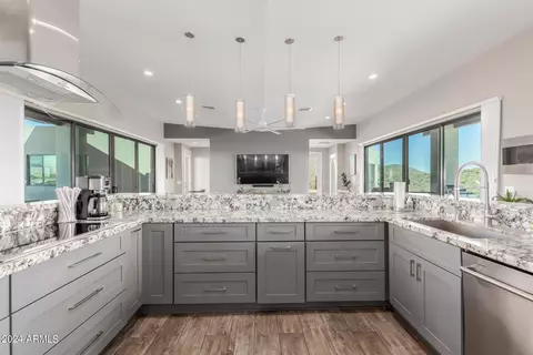 Kitchen - 504 E Linda Ln, Phoenix, AZ 85086 photo 5 of 6