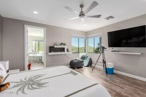 Bedroom - 504 E Linda Ln, Phoenix, AZ 85086 photo 2 of 6