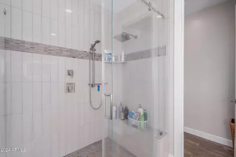Bath - 504 E Linda Ln, Phoenix, AZ 85086 photo 3 of 5