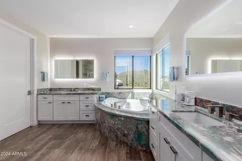 Bath - 504 E Linda Ln, Phoenix, AZ 85086 photo 1 of 5
