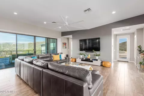 Living - 504 E Linda Ln, Phoenix, AZ 85086 photo 4 of 4