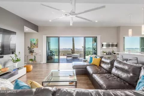 Living - 504 E Linda Ln, Phoenix, AZ 85086 photo 1 of 4