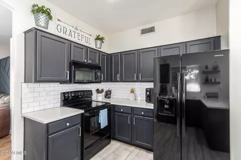 Kitchen - 1073 W Juniper Ave, Gilbert, AZ 85233 photo 5 of 5