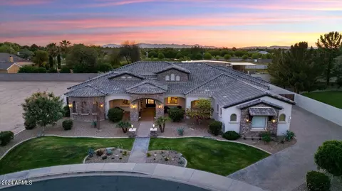 5600 S Gemstone Dr, Chandler, AZ 85249