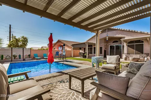 Exterior - 4121 E Redwood Ln, Phoenix, AZ 85048 photo 6 of 10