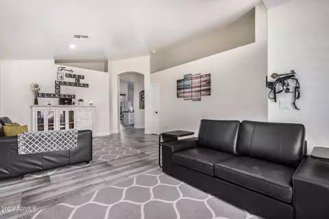 Living - 4121 E Redwood Ln, Phoenix, AZ 85048 photo 2 of 4