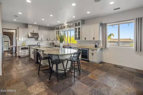 Kitchen - 1447 Echo Ln, Phoenix, AZ 85020 photo 2 of 4