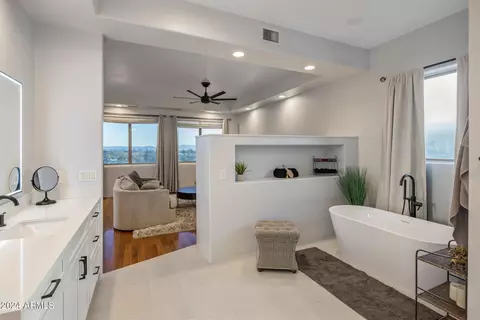 Bath - 1447 Echo Ln, Phoenix, AZ 85020 photo 2 of 5