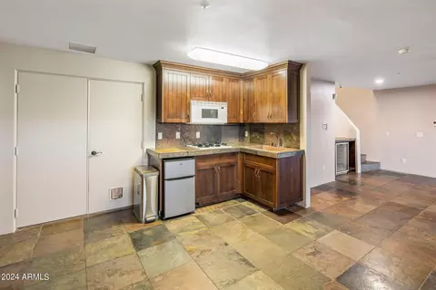 Kitchen - 1447 Echo Ln, Phoenix, AZ 85020 photo 4 of 4