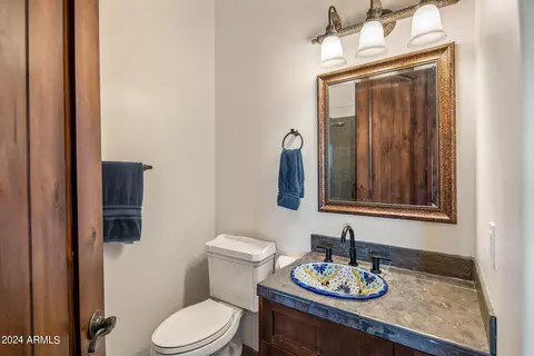 Bath - 1447 Echo Ln, Phoenix, AZ 85020 photo 1 of 5