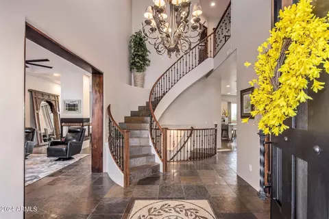 Entry Way - 1447 Echo Ln, Phoenix, AZ 85020 photo 2 of 2