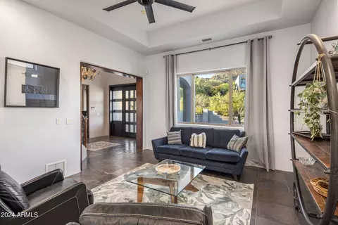 Living - 1447 Echo Ln, Phoenix, AZ 85020 photo 4 of 8