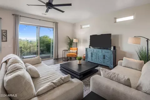 Living - 1447 Echo Ln, Phoenix, AZ 85020 photo 1 of 8