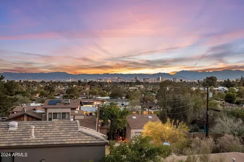 View/Area - 1447 Echo Ln, Phoenix, AZ 85020 photo 3 of 4