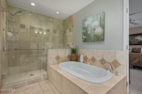 Bath - 3312 N 48th Pl N, Phoenix, AZ 85018 photo 2 of 4