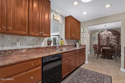 Kitchen - 3312 N 48th Pl N, Phoenix, AZ 85018 photo 5 of 5