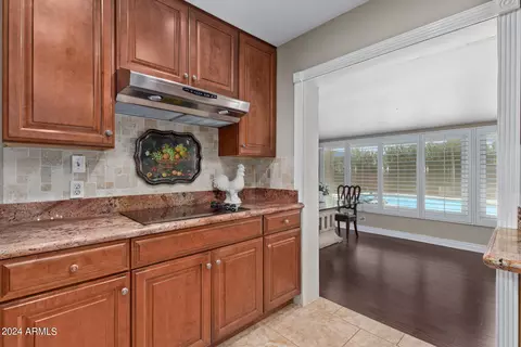 Kitchen - 3312 N 48th Pl N, Phoenix, AZ 85018 photo 2 of 5