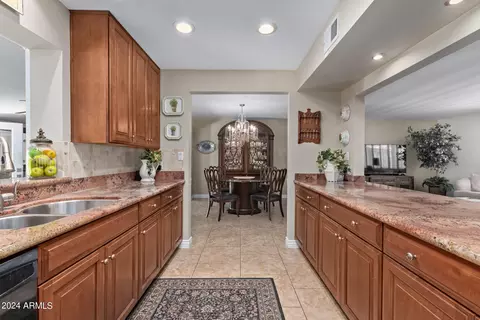 Kitchen - 3312 N 48th Pl N, Phoenix, AZ 85018 photo 4 of 5