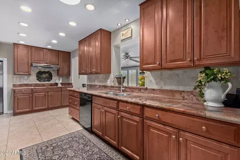 Kitchen - 3312 N 48th Pl N, Phoenix, AZ 85018 photo 1 of 5