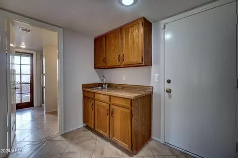 Kitchen - 4136 E Thistle Landing Dr, Phoenix, AZ 85044 photo 4 of 4
