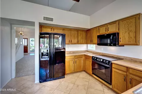 Kitchen - 4136 E Thistle Landing Dr, Phoenix, AZ 85044 photo 2 of 4