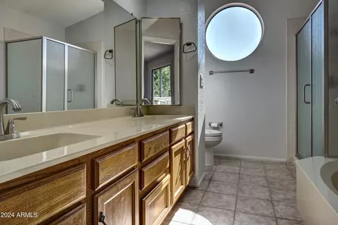 Bath - 4136 E Thistle Landing Dr, Phoenix, AZ 85044 photo 3 of 5