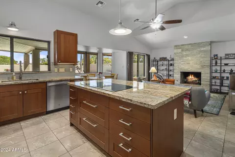 Kitchen - 1112 E Le Marche Ave, Phoenix, AZ 85022 photo 4 of 6